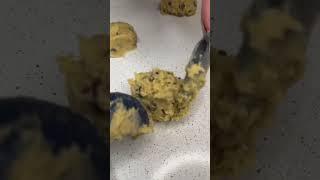 Baking trick: Use a ice cream soon to make perfect shape cookies  #cooking #cookies #tricks