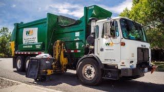 Autocar ACX - McNeilus AutoReach Garbage Truck