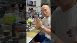 六位数的墨翠料子，这件打25万，你觉得做什么题材好呢？关注我，了解墨翠， #翡翠 #翡翠手鐲 #墨翠 #jade #翡翠手镯 #jewelry #翡翠原石 #翡翠玉石 #翡翠玉 #翡翠吊墜