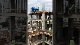 ️秒読みの悲劇：ミキサーが落下し、現場が大混乱！#fail #construction #建設事故 #engineering