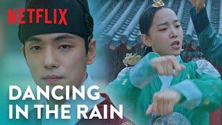 Shin Hae-sun’s flashy dance moves leave Kim Jung-hyun entranced | Mr. Queen Ep 5 [ENG SUB]