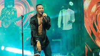 ALIKIBA ATHIBITISHA UFALME WAKE KWENYE LIVE BAND PERFORMANCE IN HOMA TV E #KING #KIBA