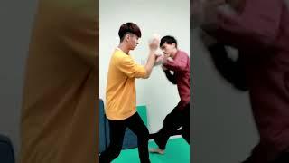 精彩的太極招式02 十字腿