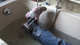 Wetlook - Ambra in bathtub with casual clothes