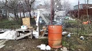 Петардируем лёд в бочке #лëд #петарда #хапуга #бабах