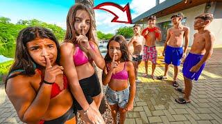 Flagrei as Meninas Espionando Eles na Piscina