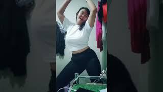 TIKTOK TANTE CANTIK GOYANG BOKONG SEMOK