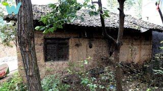 Fearing the old house could not withstand the storm, people helped a grandfather renovate it.