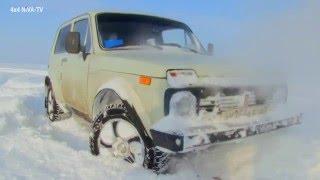 ВАЗ 2121 "Нива"1986 года выпуска в свежевыпавшем снегу.