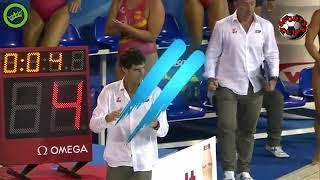 Onderwater cam waterpolo vrouwen Grab em by the pussy   speelster wordt in die kruis gegrepen