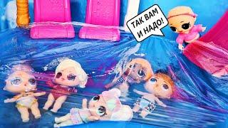 FAKE LOL PREVENTS DOLLS FROM SWIMMING IN THE POOL Dolls LOL SURPRISE funny CARTOONS DARINELKA