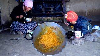 Rita cooks Hot spicy noodles and eats with her son Ridam || Life in rural Nepal ||