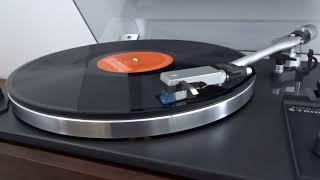 Trio/Kenwood KP-2022A Vintage Turntable Demo Playing David Bowie - Changes