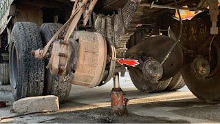 Over Load Truck Rear AXLE Tube Breaks Down || How to Repair Broken Axle on the road