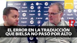 Marcelo Bielsa le pide explicaciones a su traductor en plena conferencia