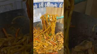 Juicy Chowmein/Lomein noodles‍ #pakistanifood #recipe #noodles #shorts #chowmein