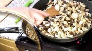 Очень вкусные шампиньоны жареные с луком в сметане. Быстро и экономно!