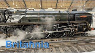 70000 Britannia The Santa Steam Express at Victoria.  20th December 2024   4k