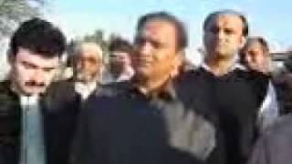 Murtza Sati shab Raja Muhammad Riasat shab k Namaza Janaza k moka per.flv