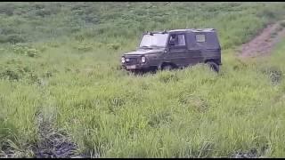 ЛуАЗ в болоте.комбинированное использование полного привода и блокировок