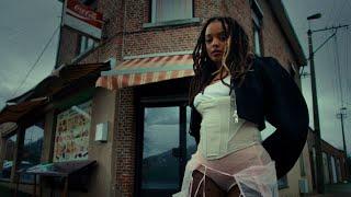 Camille Yembe - Plastique (Clip officiel)