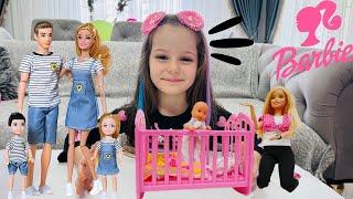 Barbie Videoları!Ada Evcilik Oynuyor!Barbie Kız Evcilik Videosu,Bebek Bakma Videosu,Kız Oyunları…