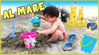 Un giorno al mare  tra onde, barche e giochi con la sabbia!