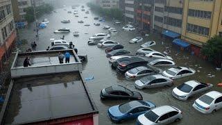 China now! River overflow in Wuhan, submerging cars and buildings in floodwater