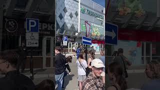 К торговому центру «Союз» стянулись пожарные машины и скорая - посетителей эвакуировали  #сургут