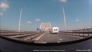 Merwedebrug A27 - Truck takes out barrier