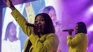 DEBORAH LUKALU  - IL EST LE PAPA LE PLUS RESPONSABLE + ADORATION MEDLEY [ ICC PARIS]