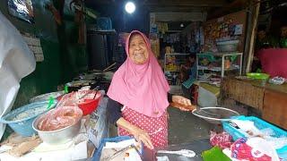 NENEK'S NASI UDUK STALL HAS CUSTOMERS IN OFFICES & APARTMENTS!! INDONESIAN STREET FOOD