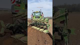 FENDT 728 Vario Tractor Ploughing