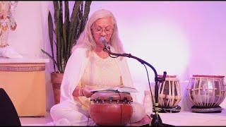 Satsang "Mit dem Herzen sehen" mit Adishakti - Yoga Vidya Live, 22.12.2024, 20:00 Uhr