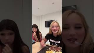 EU E A LARY COMENDO MISTUREBA #mariaantonia #tiktok #vlogsdiario #antonia #antoniavaladão #instagram