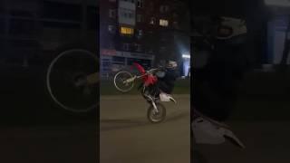 Стант по городу на питбайке, без прав! #мото #мотокросс #bikelife #питбайк #эндуро