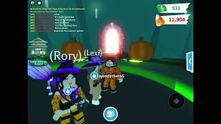 How to play spooky shuffle mini game in adopt me