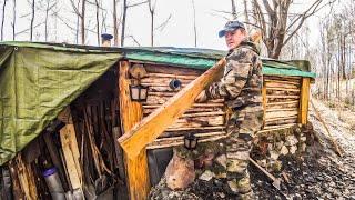 ЗЕМЛЯНКА У ОЗЕРА. В ЛЕСУ В ПОЛНЫЙ ЗАПРЕТ! ДОДЕЛАЛ КРЫШУ. ГАЗОВЫЙ ГРИЛЬ В ДЕЛЕ!