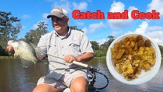 Catching Beautiful Sac-a-lait/Crappie In The Atchafalaya Basin With My Uncle (Catch&Cook)