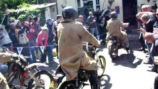 LES PURPLE HELMETS A RAILWAY INN.AVI