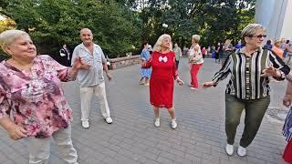 22.09.24г..."На Еврейской Свадьбе"... звучит на танцполе в Гомельском парке...