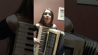 Мне теперь всë равно, я тебя не ревную...