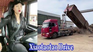 Huge shipments of scrap metal. Beautiful female tractor driver Xiao tao tao