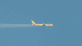 Zooming in on... DHL Boeing 777-F @40 miles away with Nikon P1000.