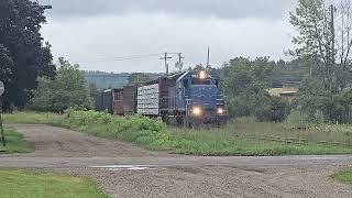 Falling Rain, Wet Rails & A Heavy Train Up A Grade.. This SD40-2 Has The Hammer Down!