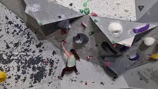 Climbing in Québec, Montréal, Allez-up, a green boulder problem