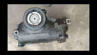 VOLVO FH 12 power steering oil seal replacement. Замена сальника гидроусилителя руля VOLVO FH 12.