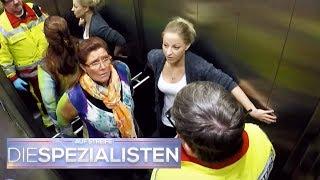 Panikattacke im feststeckenden Aufzug: Kommt die Rettung rechtzeitig? | Die Spezialisten | SAT.1 TV