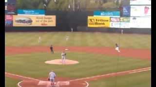 Cuban outfielder Henry Urrutia homers in first pro home at bat