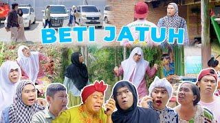 BETI JATUH DARI POHON RAMBUTAN